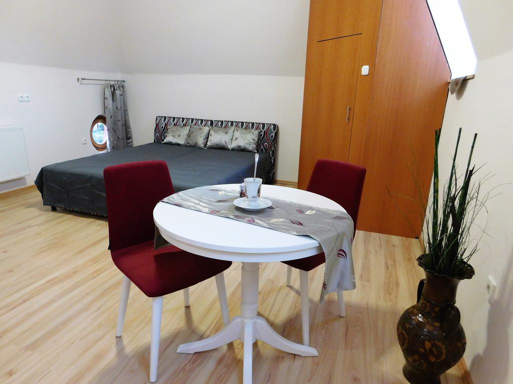 Tulipan Apartman Balatonalmadi Ngoại thất bức ảnh